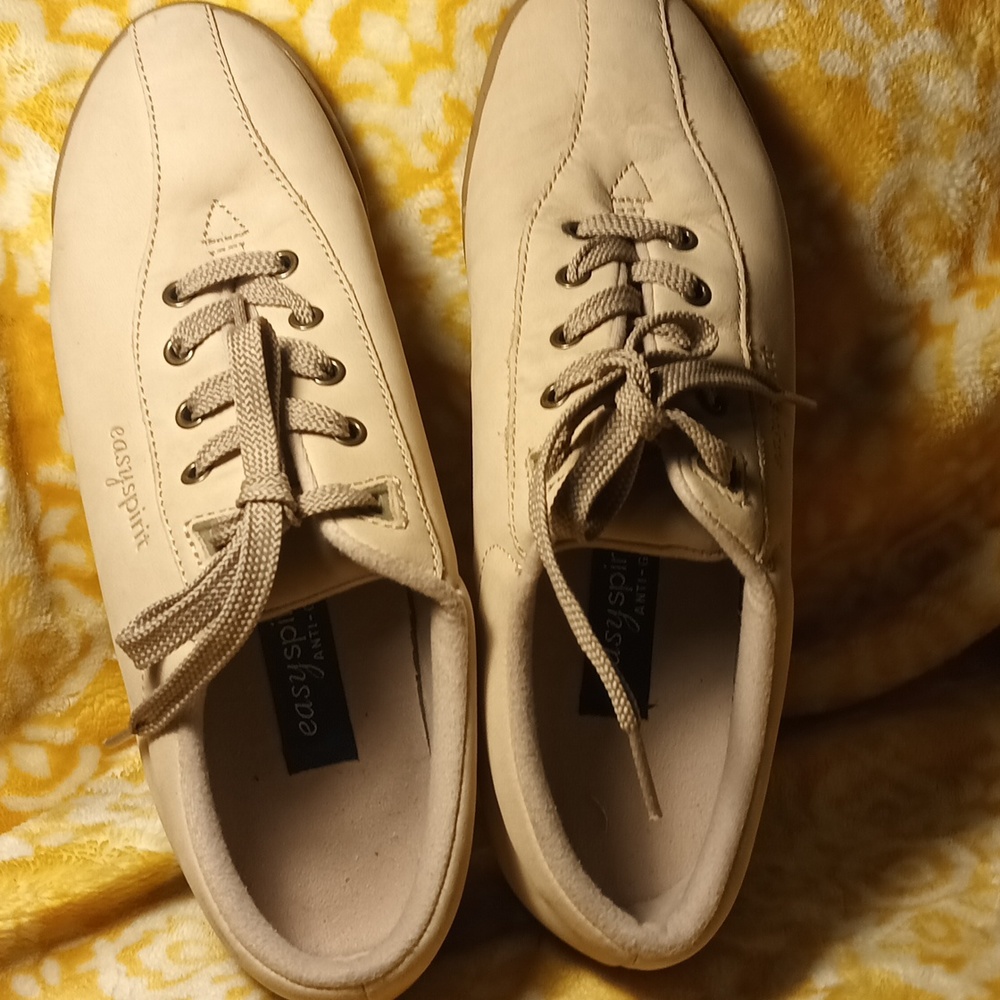 Easy Spirit Esapi leather athletic shoe women's size 8.5 tan walking sneaker